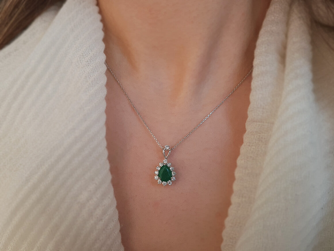 Diamant und Tropfen Schliff Smaragd Collier