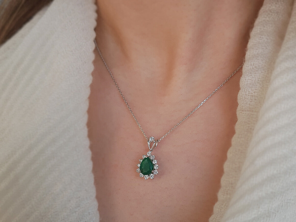 Diamant und Tropfen Schliff Smaragd Collier