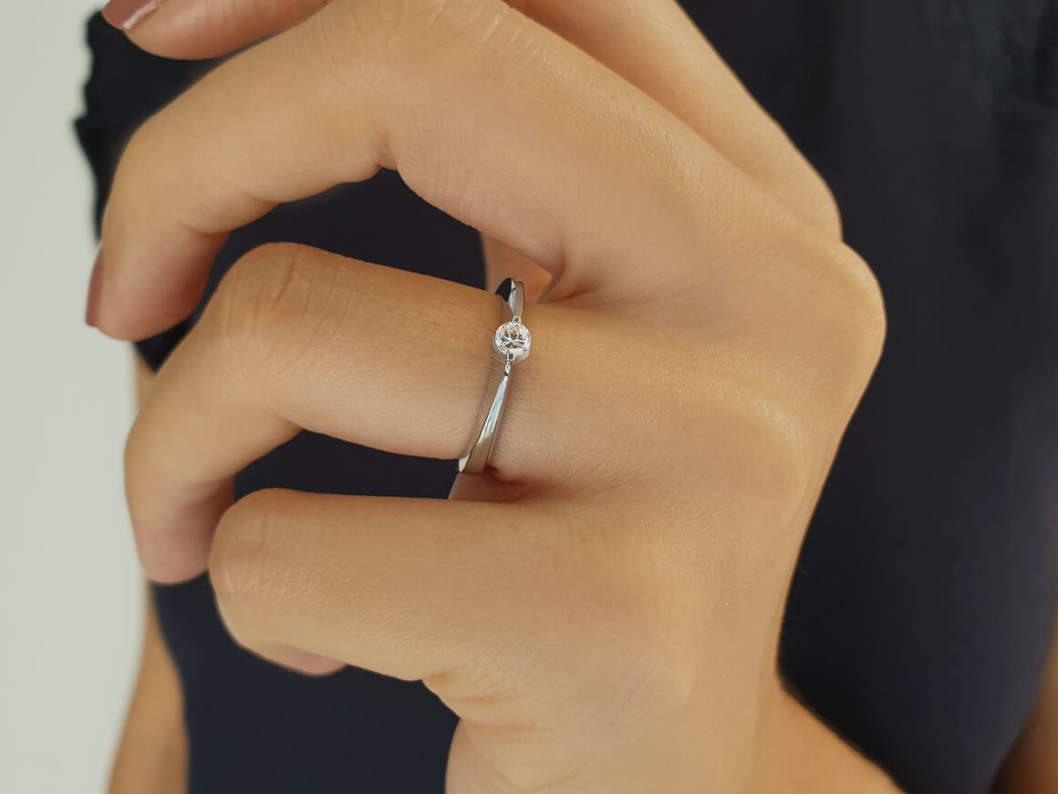 Bague solitaire diamant 0,13 carat