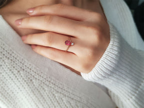 Bague diamant et tourmaline rose en forme de larme