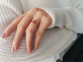 Bague diamant et tourmaline rose en forme de larme