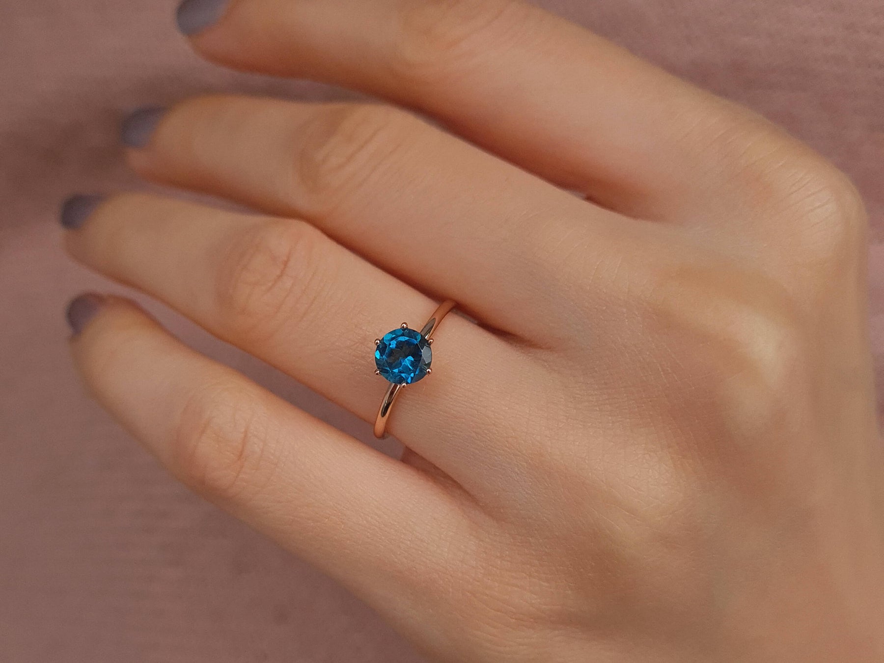Bague Rosetta en diamant et topaze bleue de Londres
