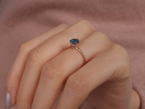 Bague Rosetta en diamant et topaze bleue de Londres