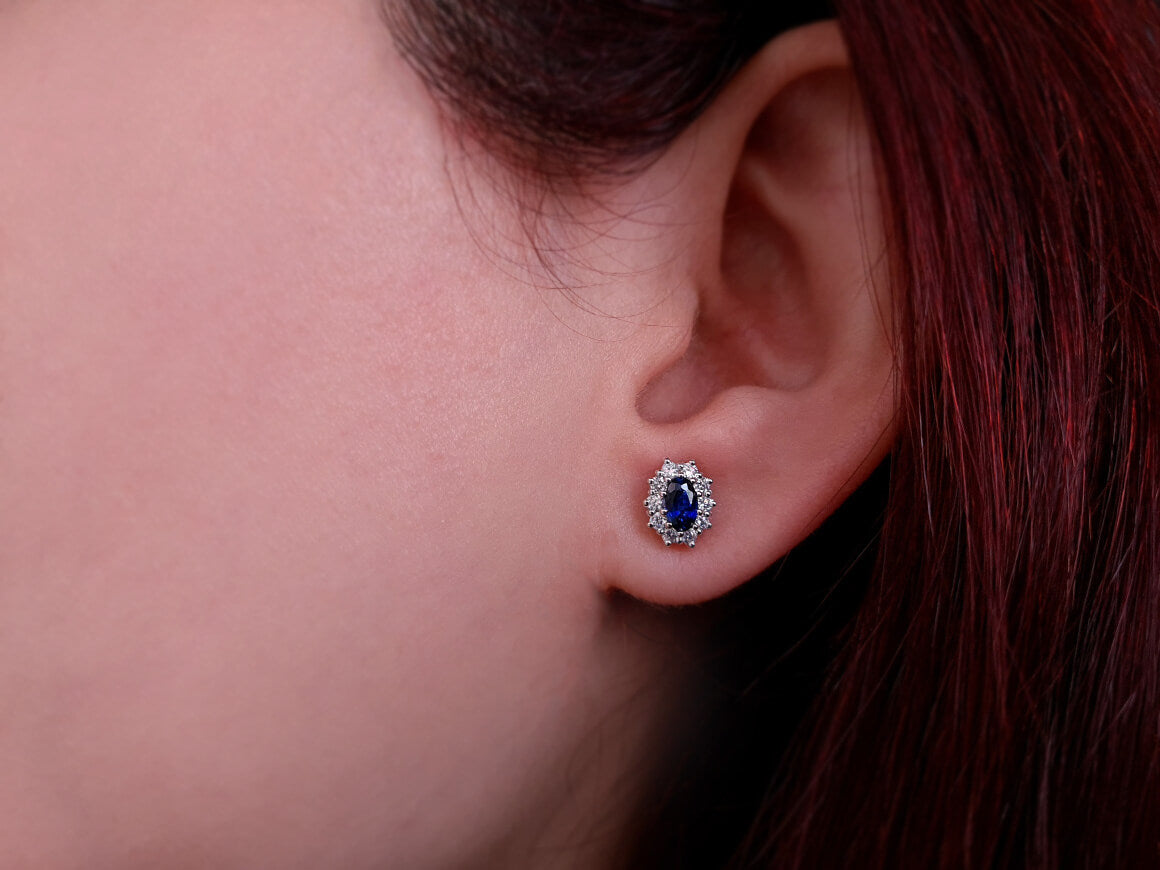 Boucles d'oreilles puces diamant et saphir ovale