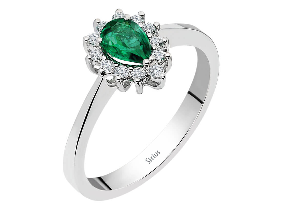 Bague diamant et émeraude en forme de larme