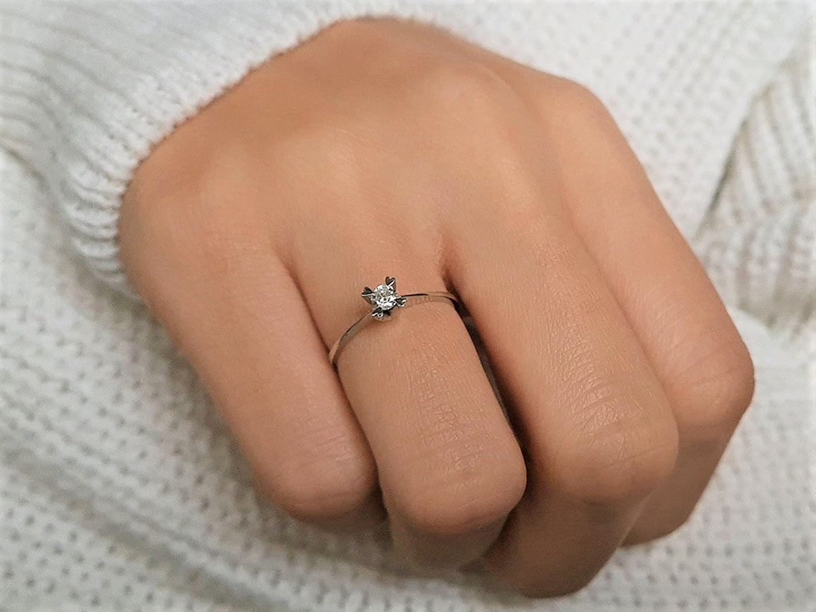 Bague solitaire diamant 0,11 carat