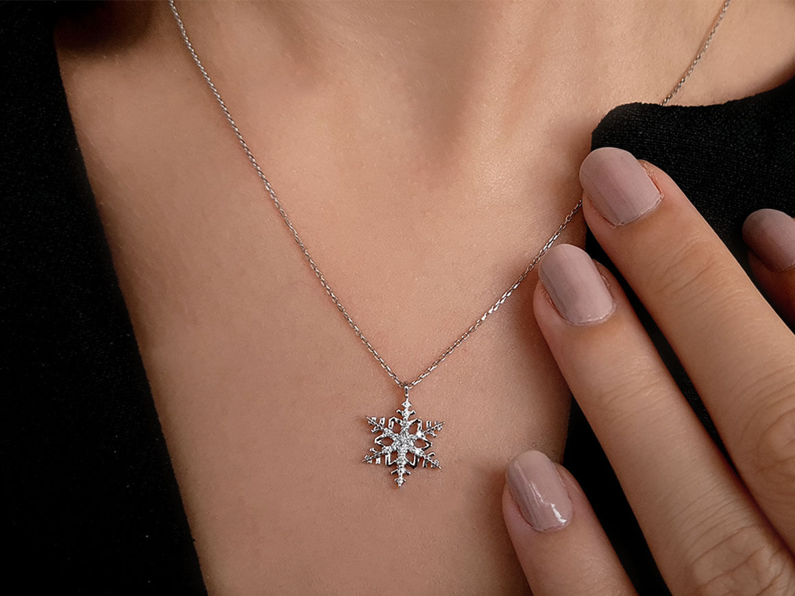 Collier flocon de neige en diamant
