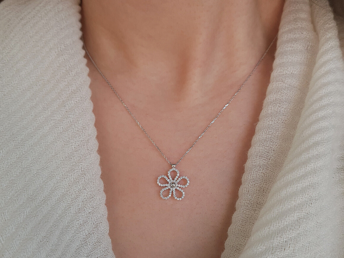 Collier fleur diamant
