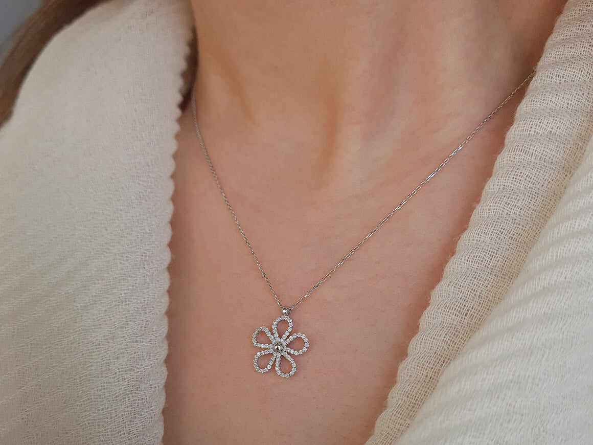 Collier fleur diamant