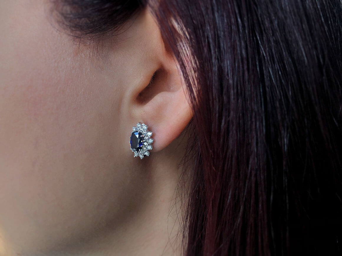 Boucles d'oreilles double rangée de diamants et saphir ovale