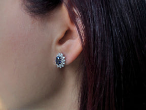 Boucles d'oreilles double rangée de diamants et saphir ovale