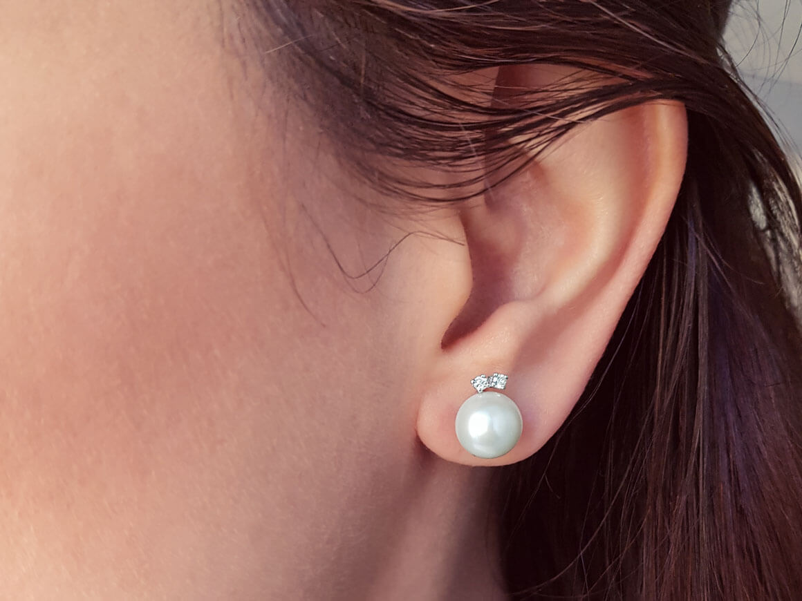 Boucles d'oreilles puces diamants et perles