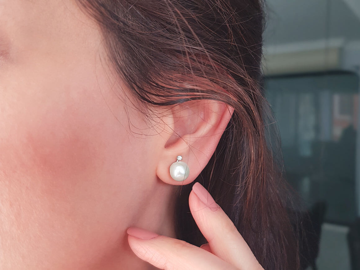 Boucles d'oreilles puces diamants et perles