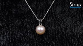 Collier de perles roses moderne