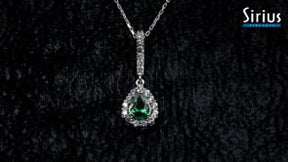 Collier diamant et émeraude en forme de larme