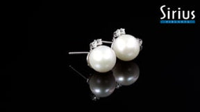 Boucles d'oreilles puces diamants et perles
