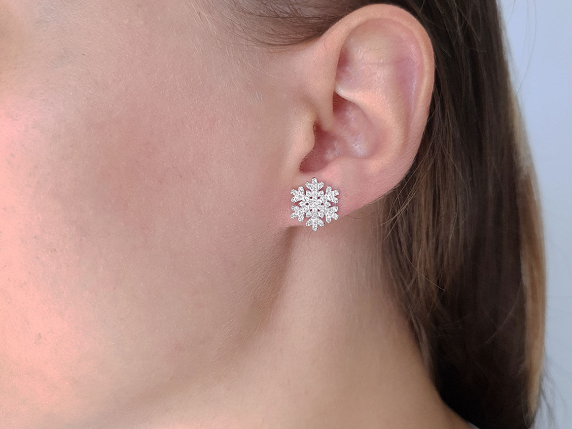 Boucles d'oreilles puces flocon de neige diamant