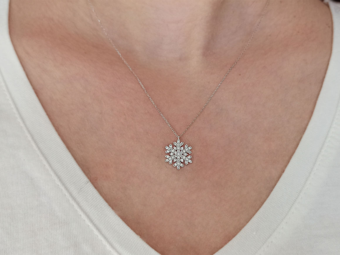 Collier flocon de neige en diamant