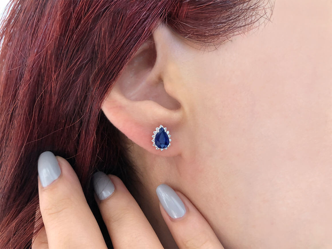 Boucles d'oreilles diamants et saphirs en forme de larme