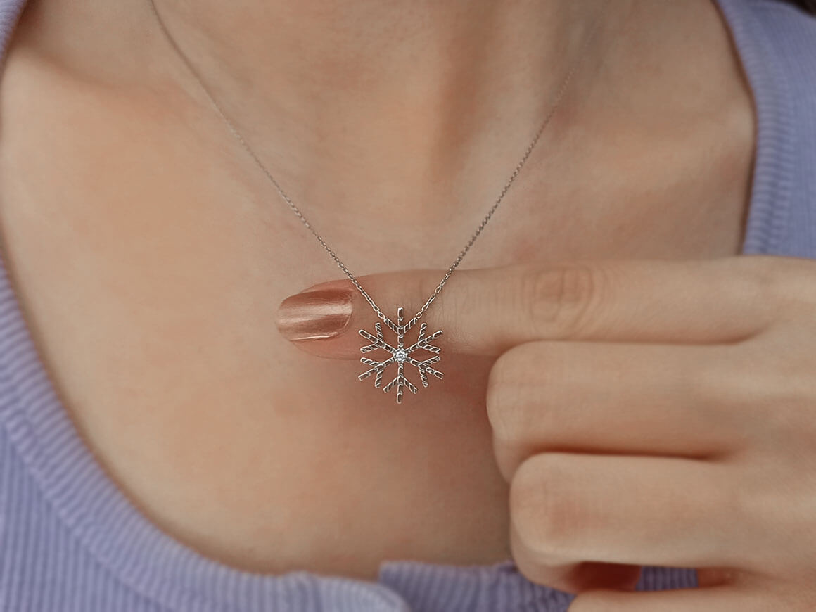 Collier flocon de neige en diamant