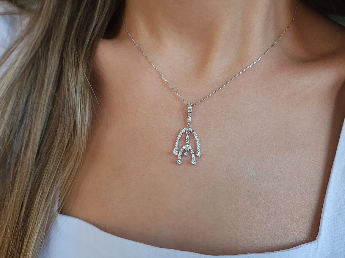 Diamond swinging necklace