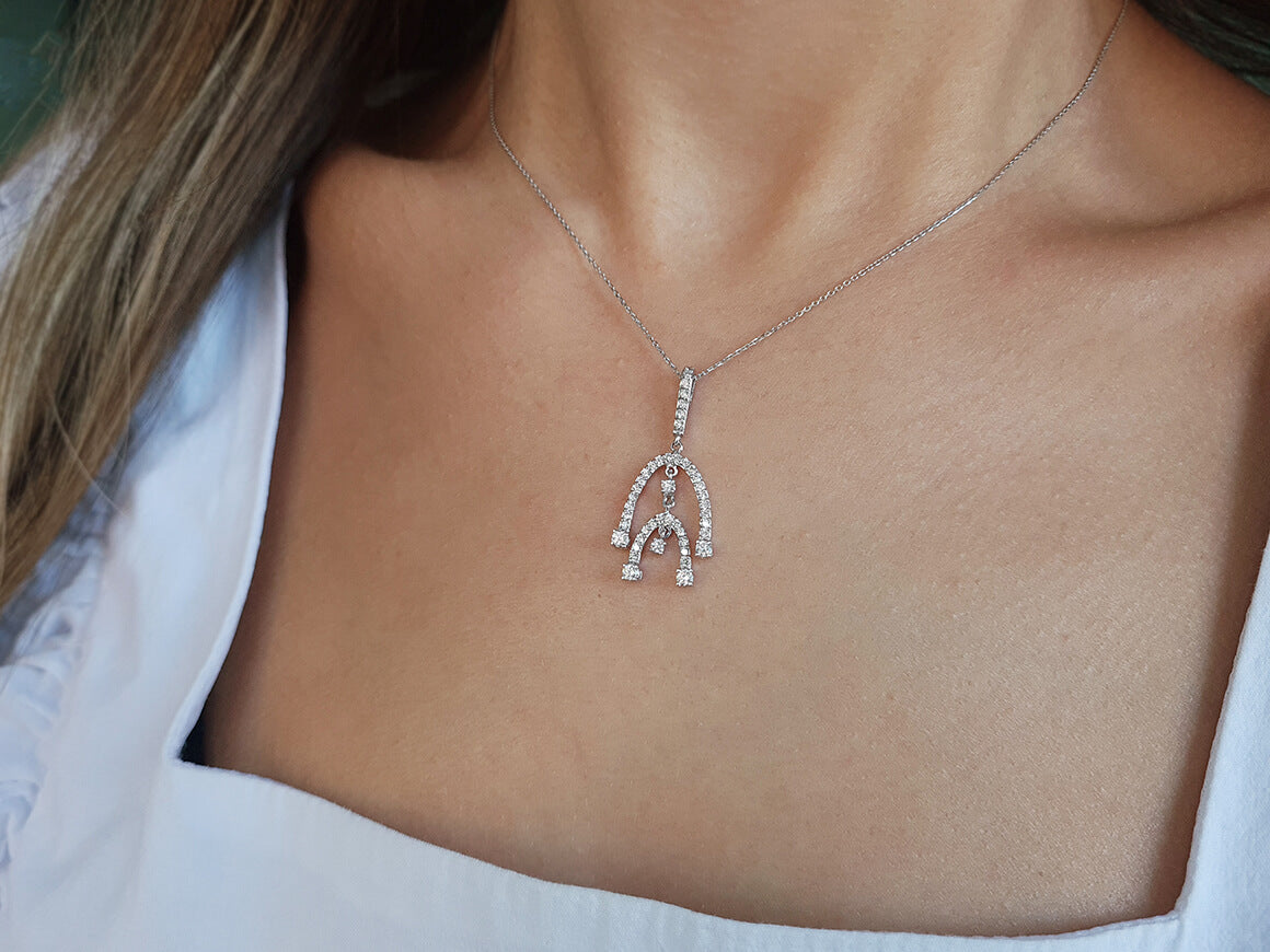 Diamond swinging necklace