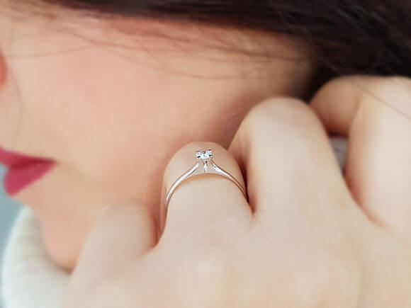 Bague solitaire diamant 0,12 carat
