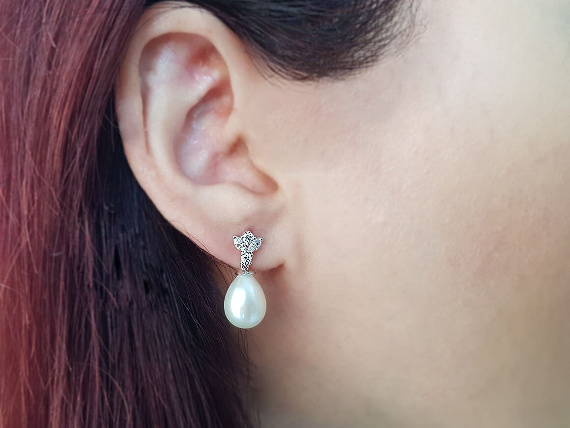 Boucles d'oreilles pendantes en diamant et perles en forme de larme