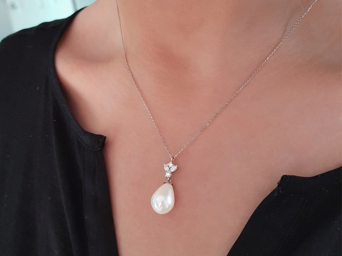 Collier marquise diamants et perles en forme de larme