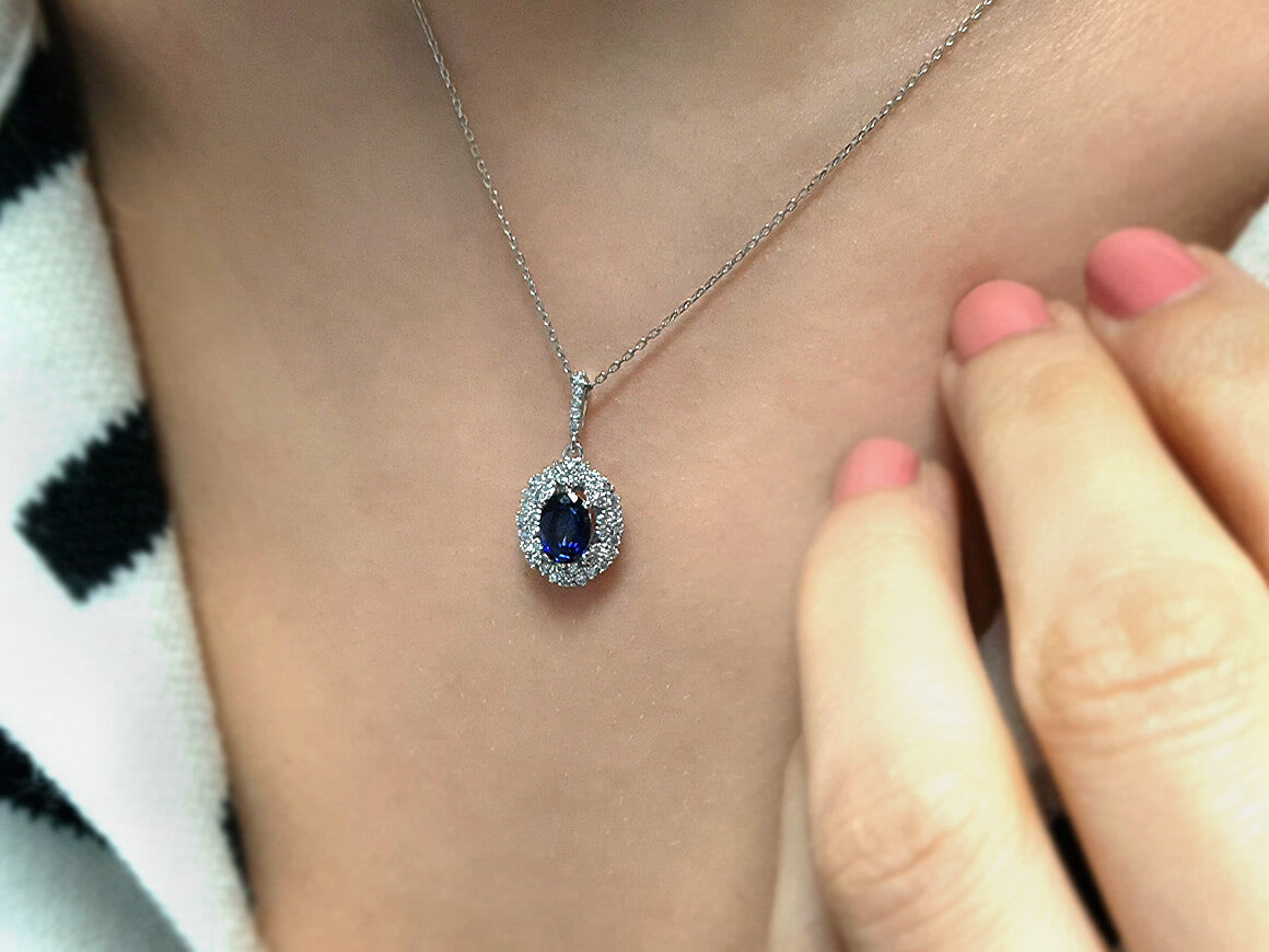 Collier double rangée de diamants et saphir ovale