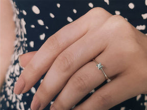 Bague solitaire diamant 0,06 carat