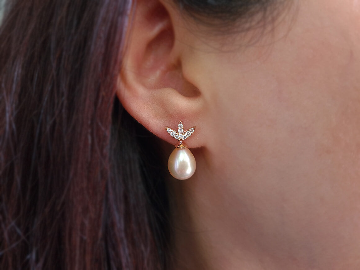 Boucles d'oreilles pendantes en diamant et perles roses en forme de larme