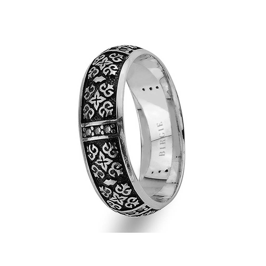 Alliance en or blanc au design celtique avec diamants