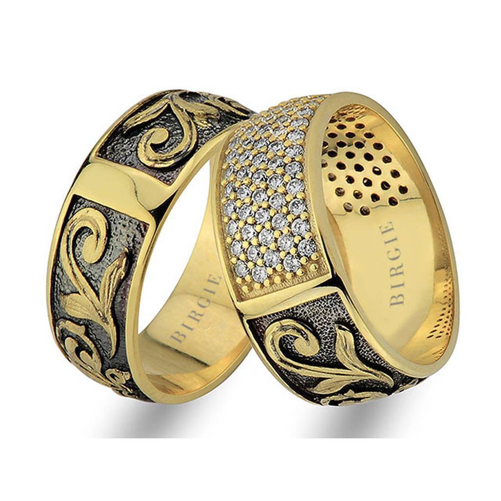 Alliance en or jaune à motif floral avec diamants