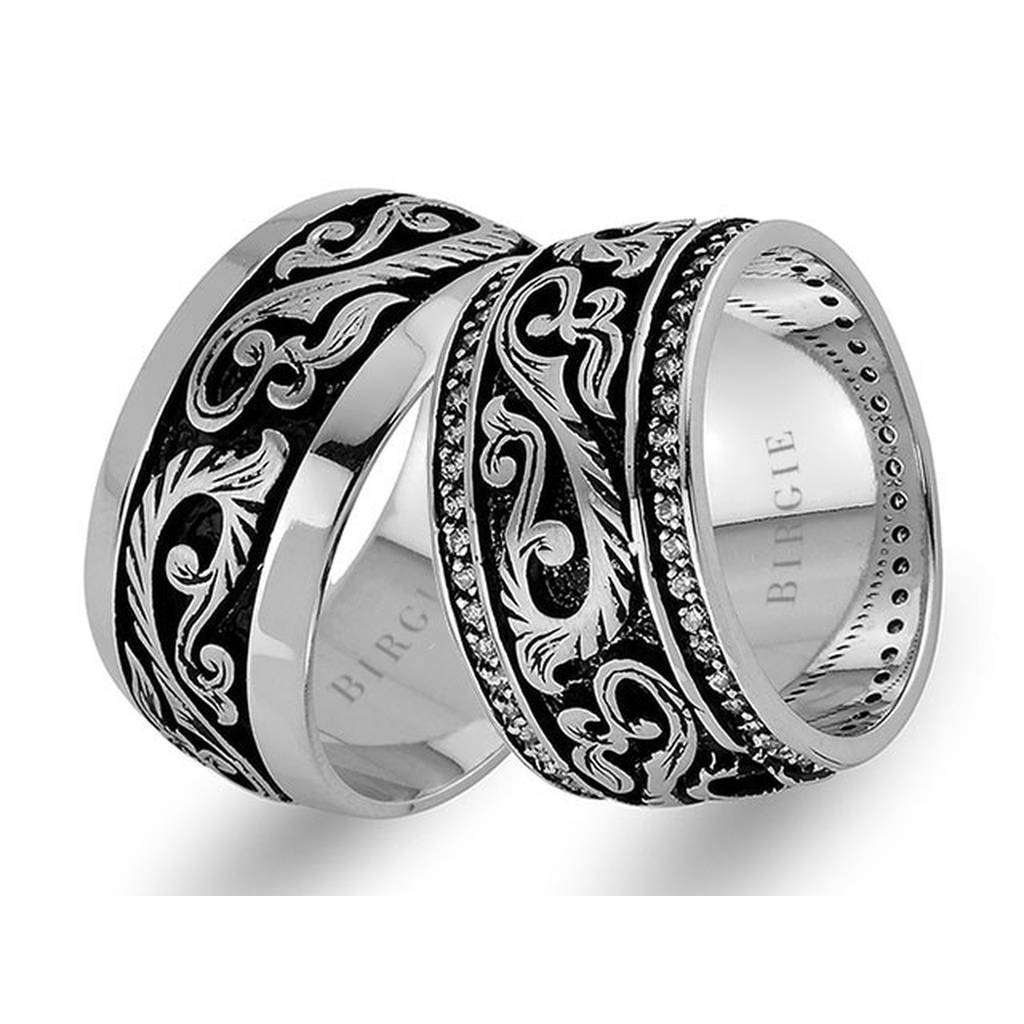 Alliance en or blanc à motif floral avec diamants