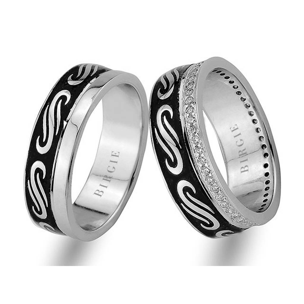 Alliance en or blanc au design antique avec diamants