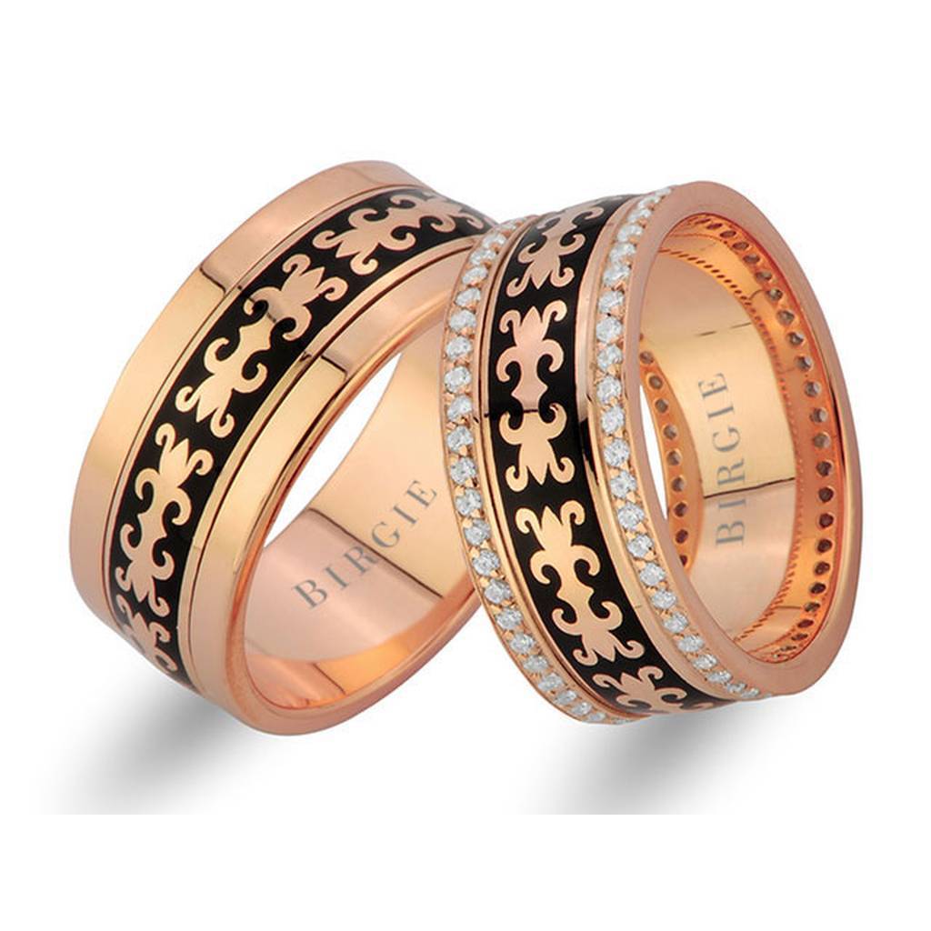 Alliance en or rose au design byzantin avec diamants à double ligne