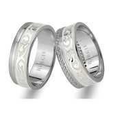 Alliance en or rose et blanc à motif floral avec diamants