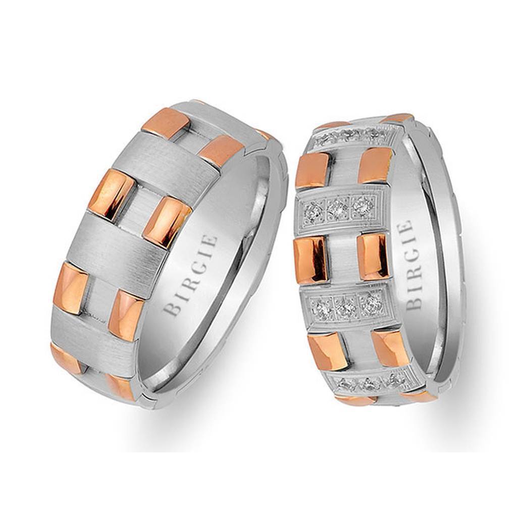 Alliance à carreaux en or rose et blanc au design moderne avec diamants