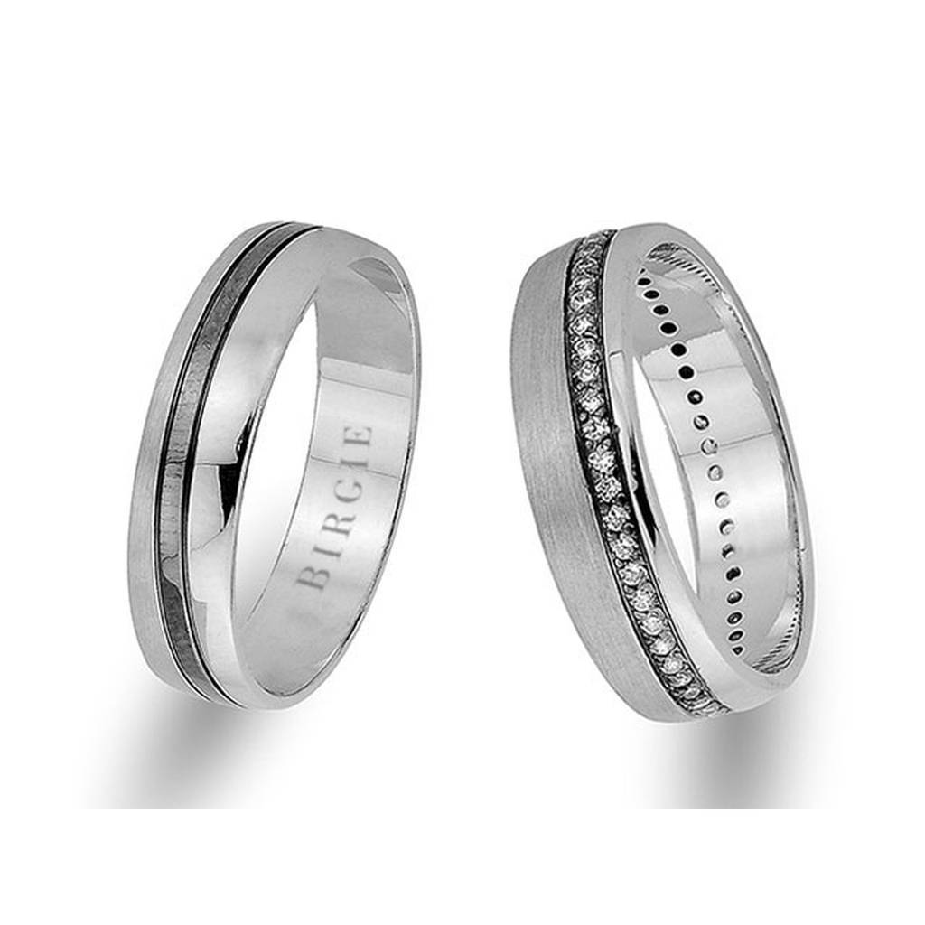Alliance classique en or blanc avec diamants