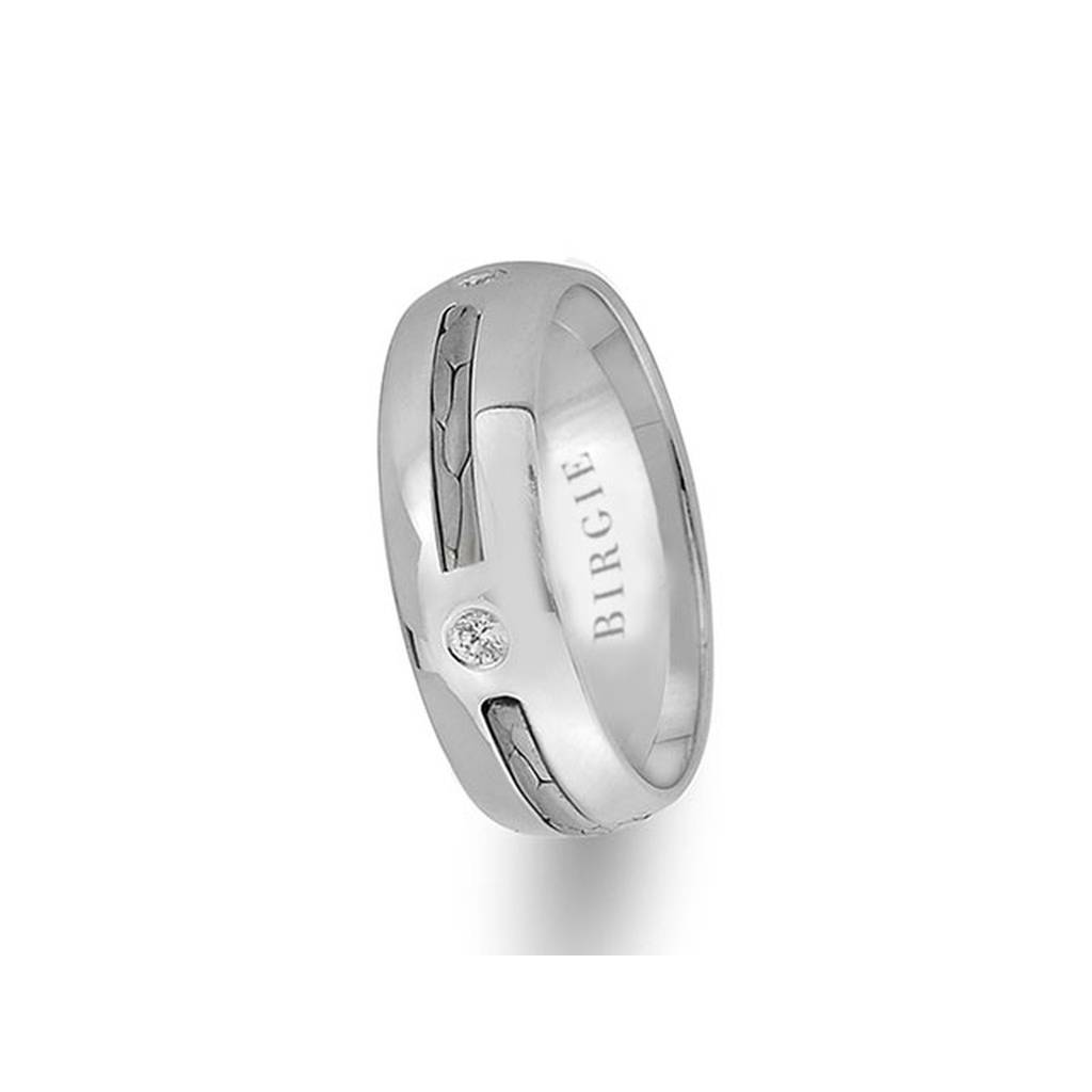 Alliance en or blanc au design moderne avec un seul diamant